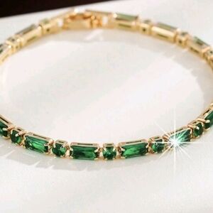 💚💛NEW💚💛 STUNNING!! 7.1" Long Rectangle Emerald Green CZ Bracelet